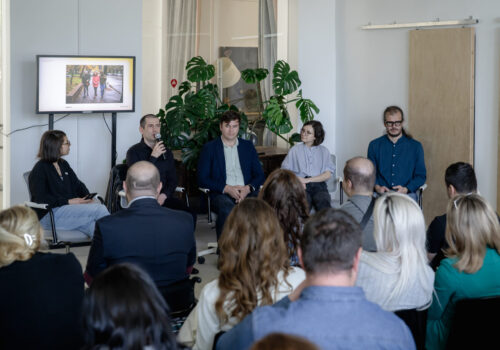 lansarea seeyou la bucurești. președintele anr cluj, președintele fundației orange, președinta amais și tech leadul aplicației stau în fața publicului.