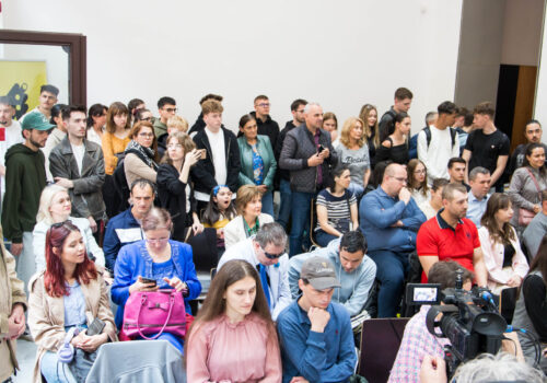 sala plină de invitați la lansarea seeyou de la cluj