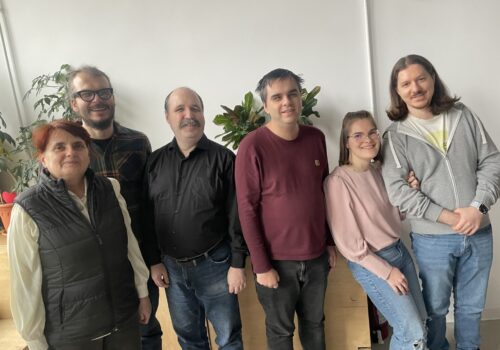 Fotografie de grup. De la stânga la dreapta, Cristina, Alex Cucu, Radu Vasile, Ștefan Moisei, Carmen, Daniel Ionescu