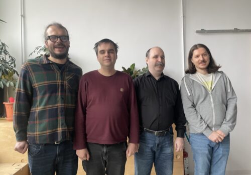 Fotografie de grup cu mentorii prezenți la absolvire. De la stânga la dreapta, Alex Cucu, Ștefan Moisei, Radu Vasile, Daniel Ionescu